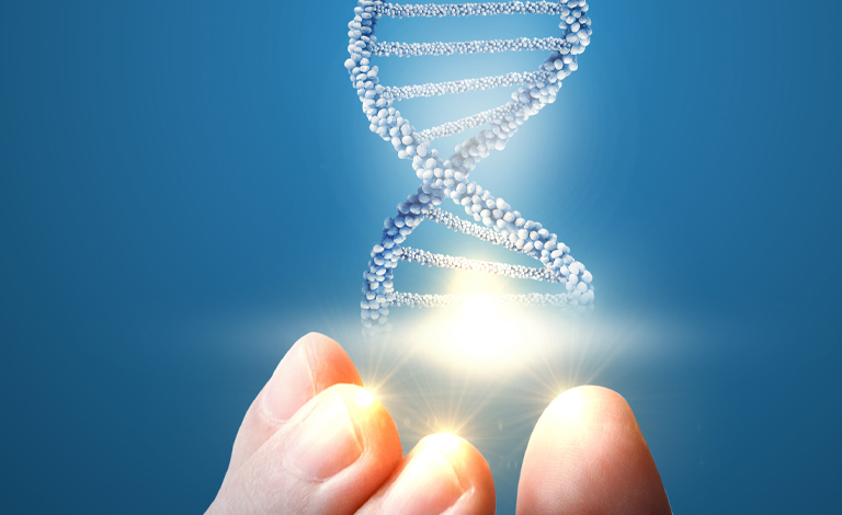 mano che mostra la doppia elica del DNA